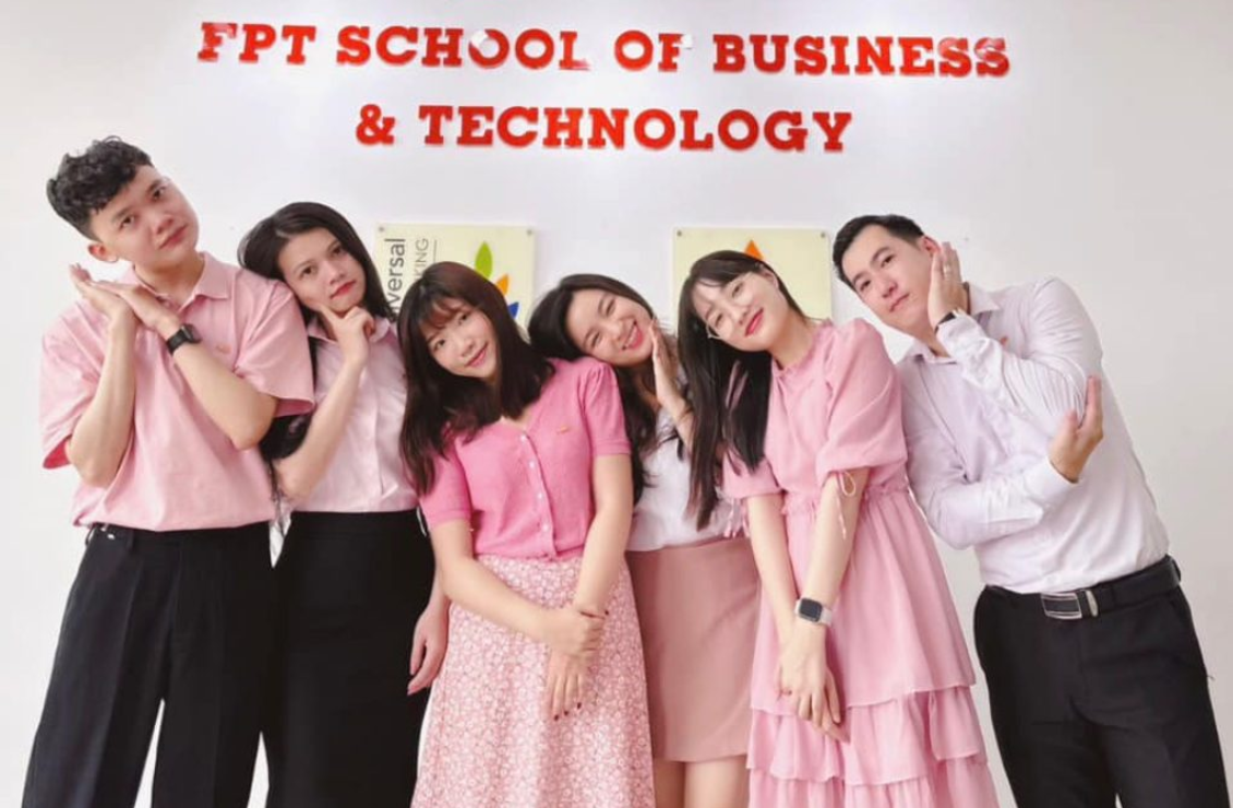 [Sử ký FSB] Một tình cảm dạt dào  Khánh Vy dành cho Làng giáo FPT