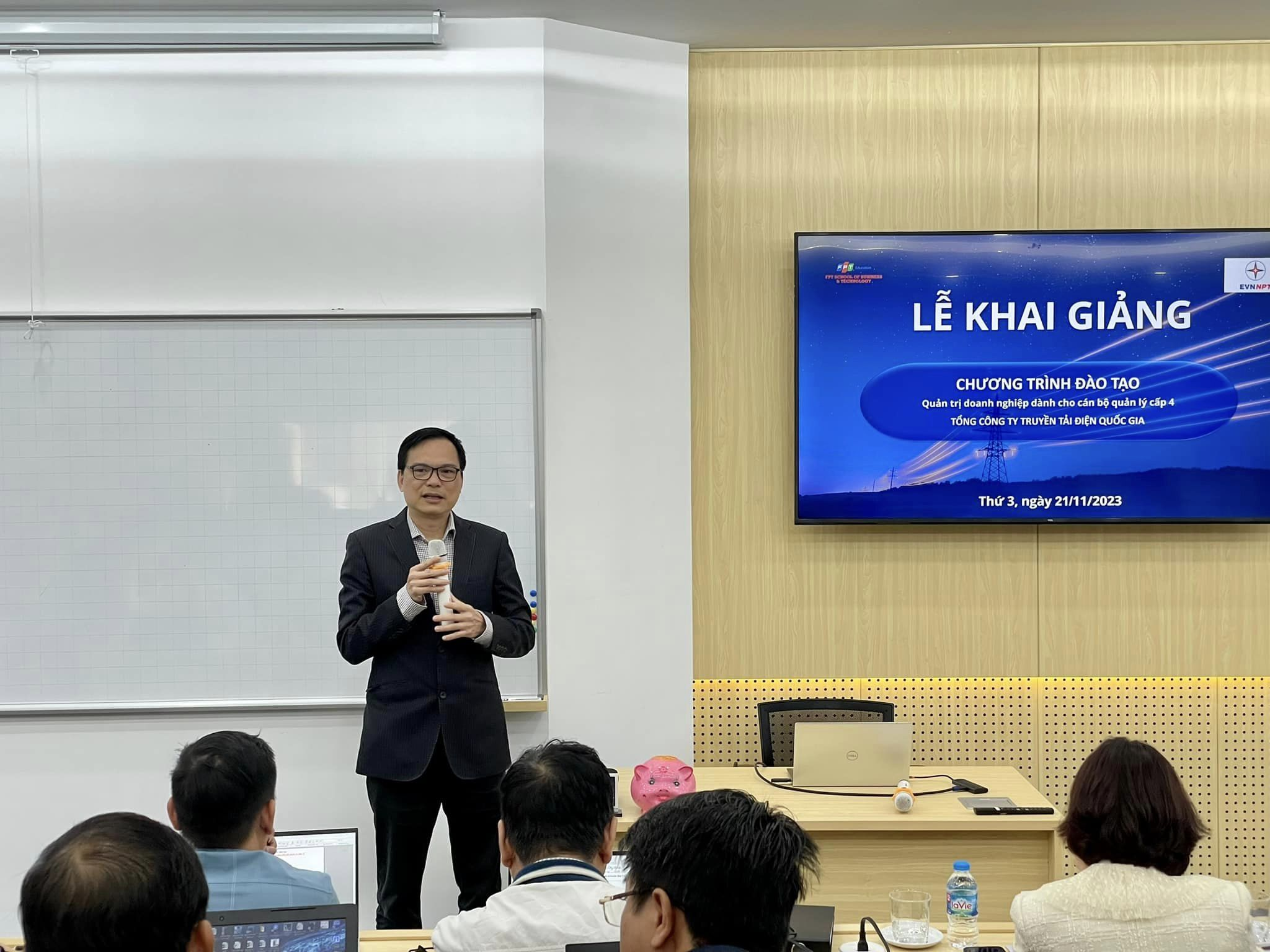 Khai giảng khoá đào tạo dành cho cán bộ quản lý cấp 4 tại EVNNPT