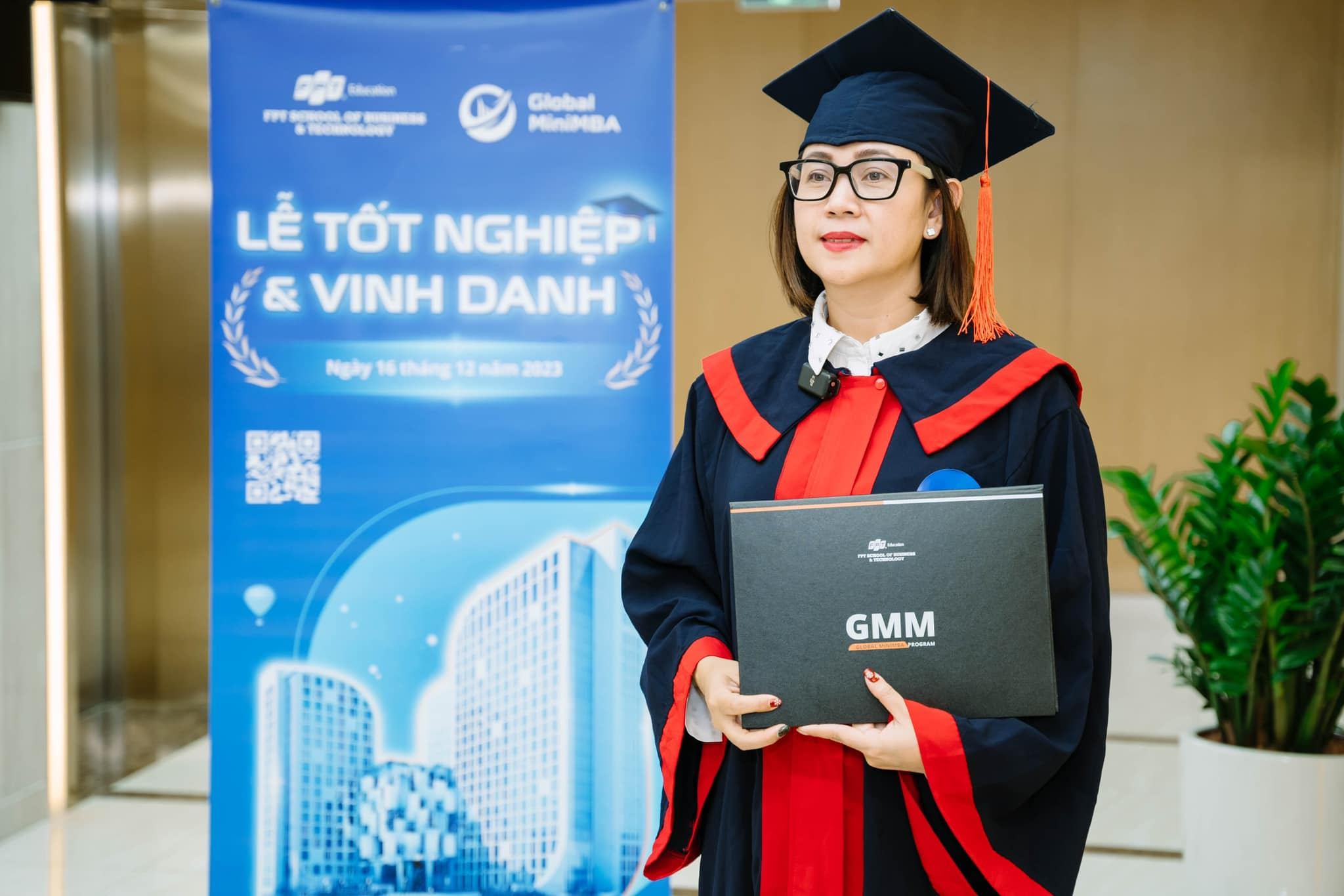 Xúc động với khoảnh khắc trao chứng chỉ tốt nghiệp và vinh danh học viên chương trình Global MiniMBA