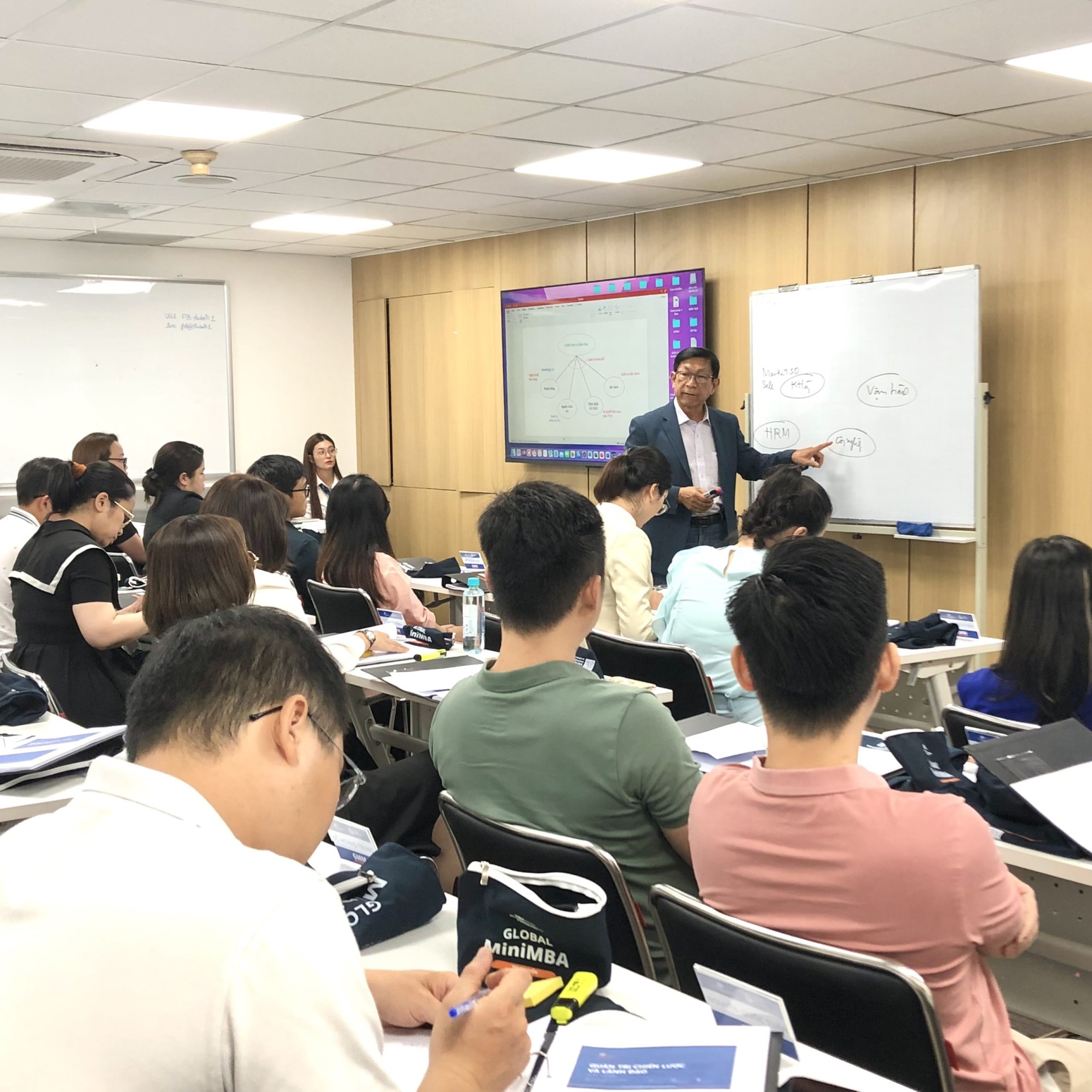 TS. Hà Anh Tuấn chia sẻ chuyên đề khóa học "Quản trị chiến lược & lãnh đạo"