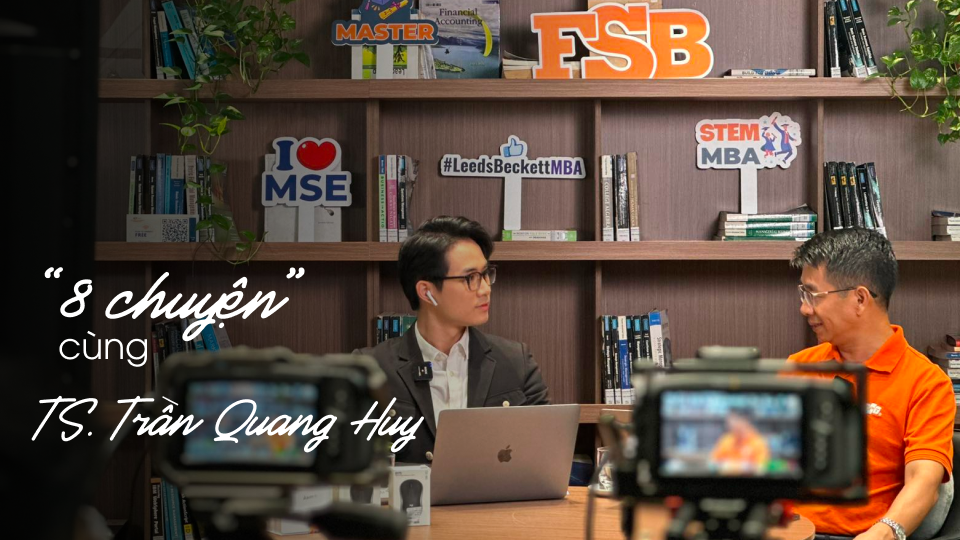 Lần đầu livestream “8 chuyện” cùng TS. Trần Quang Huy