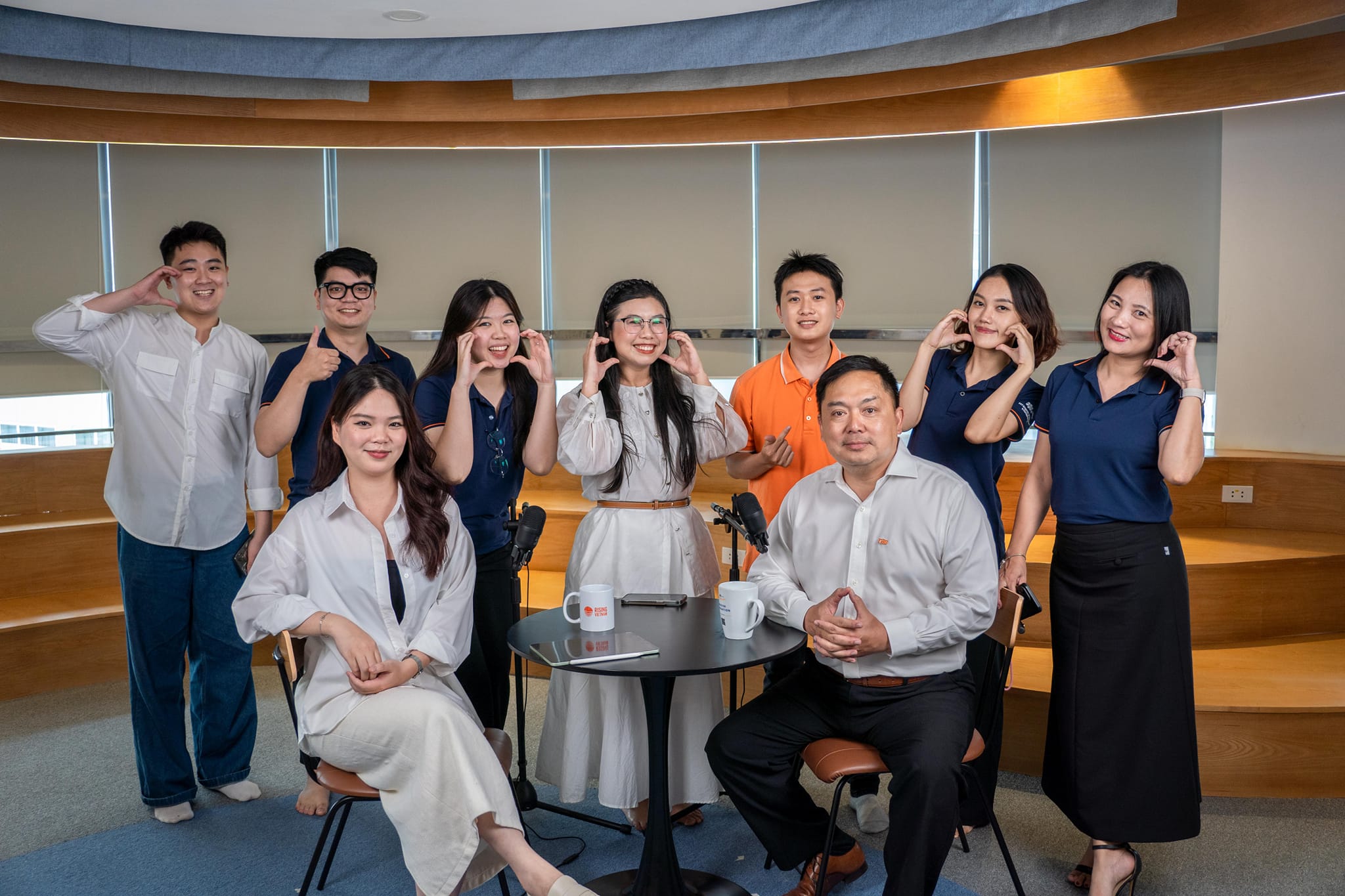 Một ekip hùng hậu phía sau Podcast Diễn giả Hoàng Nam Tiến x Rising Vietnam