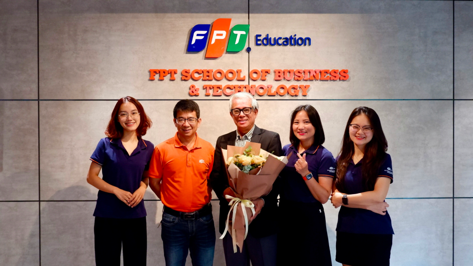 Đại sứ Phạm Quang Vinh chia sẻ cùng FSB Alumni về Bầu cử Tổng thống Mỹ 2024