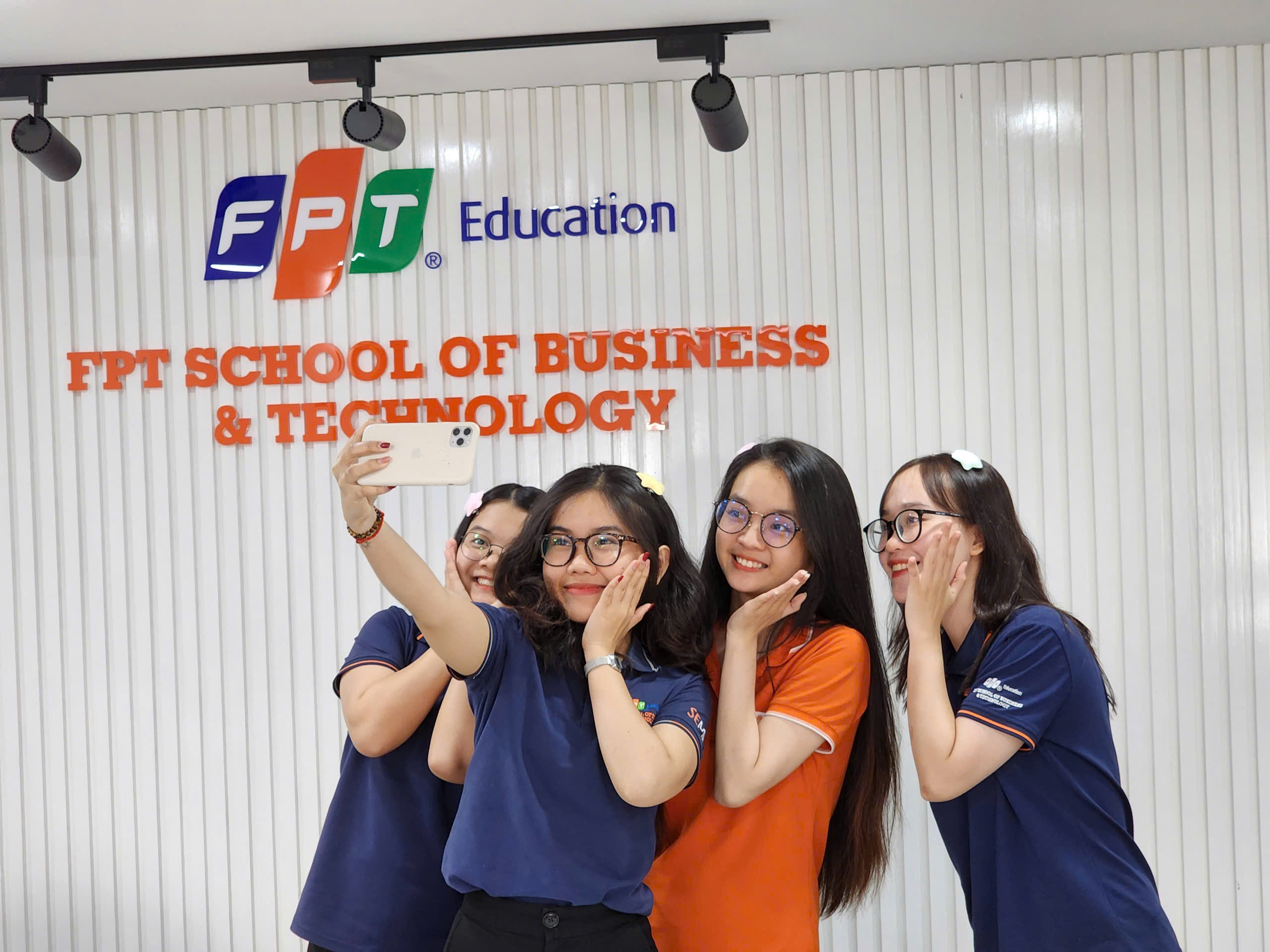 FSBer HCM tất bật cho sự xuất hiện tại sự kiện FE 25 năm
