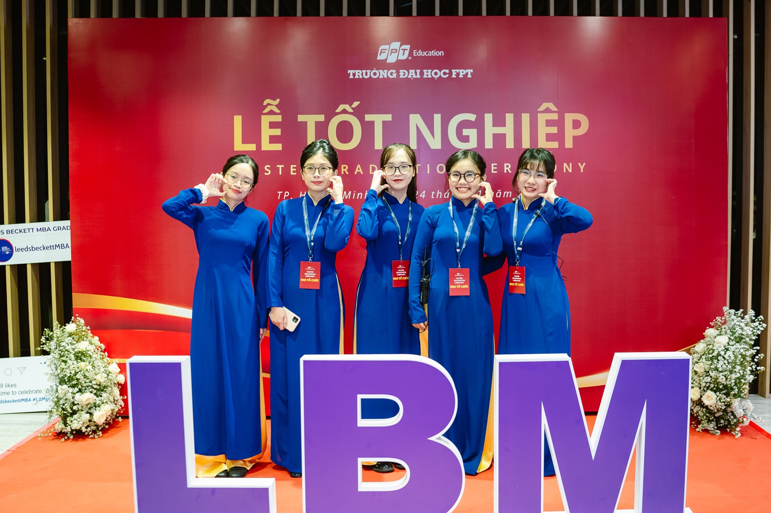 Dàn lễ tân xinh đẹp trong Lễ tốt nghiệp tại TP HCM