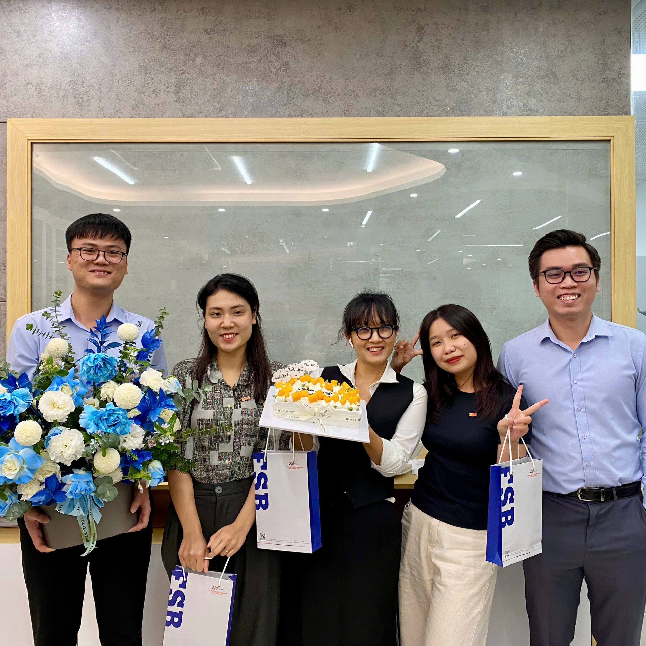 Đón tuổi mới cùng đại gia đình FSB – Hạnh phúc ngập tràn