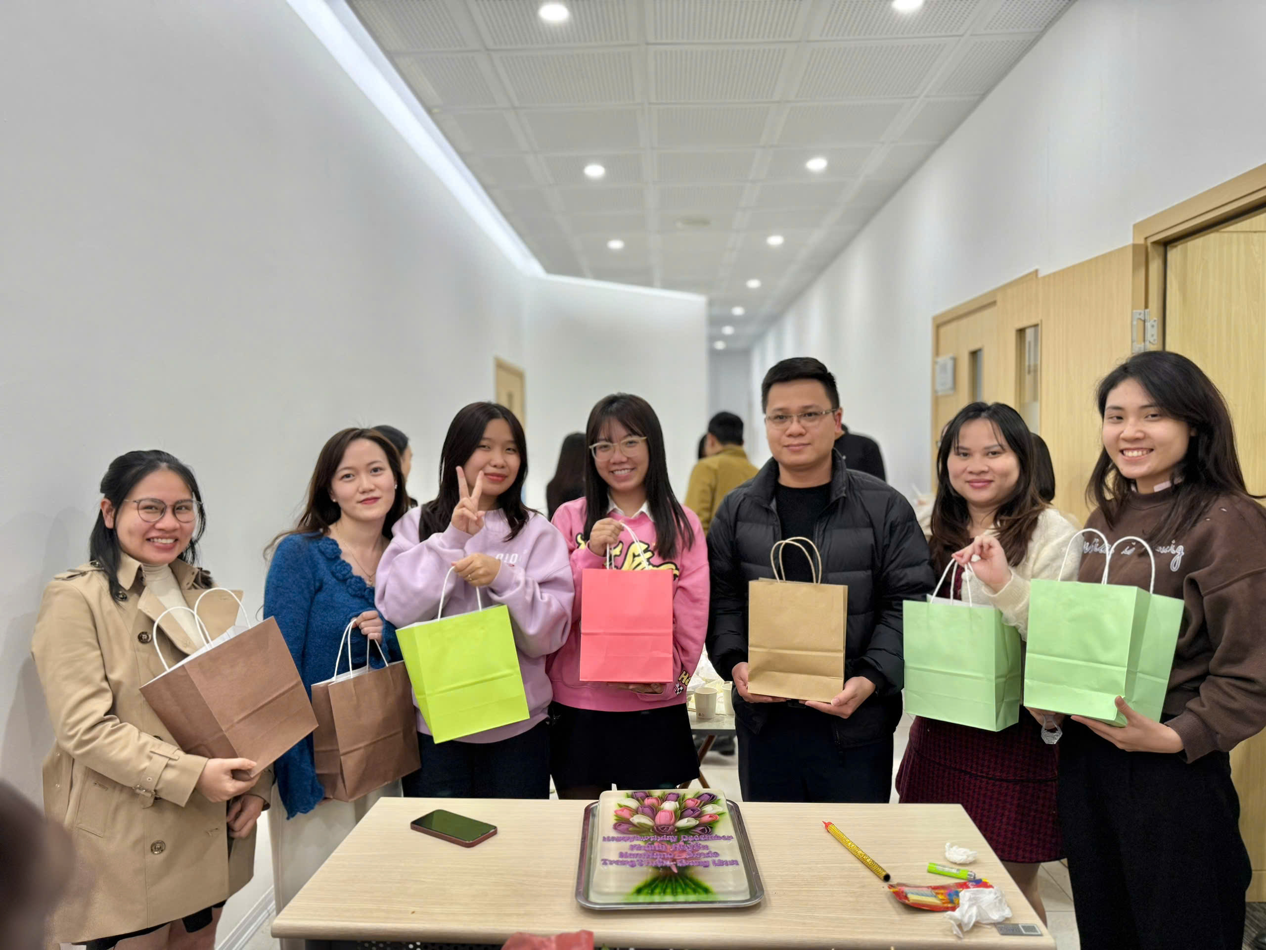 FSB Hà Nội sinh nhật tưng bừng CBGV Quý IV