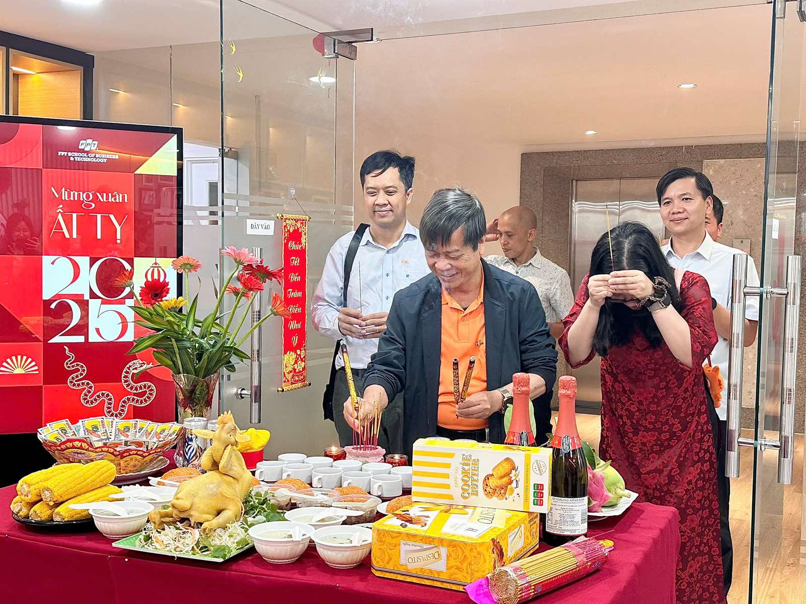 FSB HCM hân hoan khai xuân, đón lãnh đạo FE chúc tết