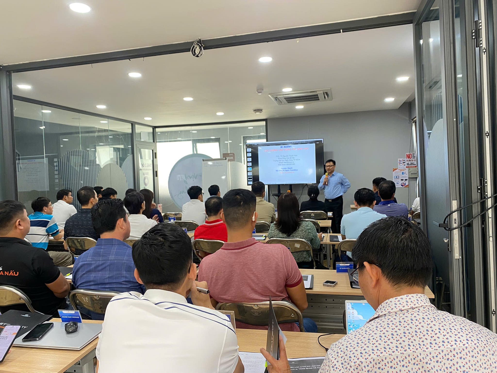 TT MiniMBA bùng nổ tuần học AI: Khai giảng lớp AIS đầu tiên tại Thủ Đức!