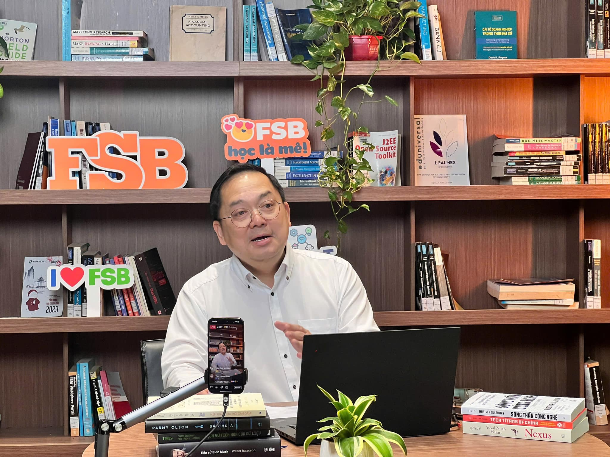 Giáo Tiến livestream – “Chiến thần chốt đơn” B2C