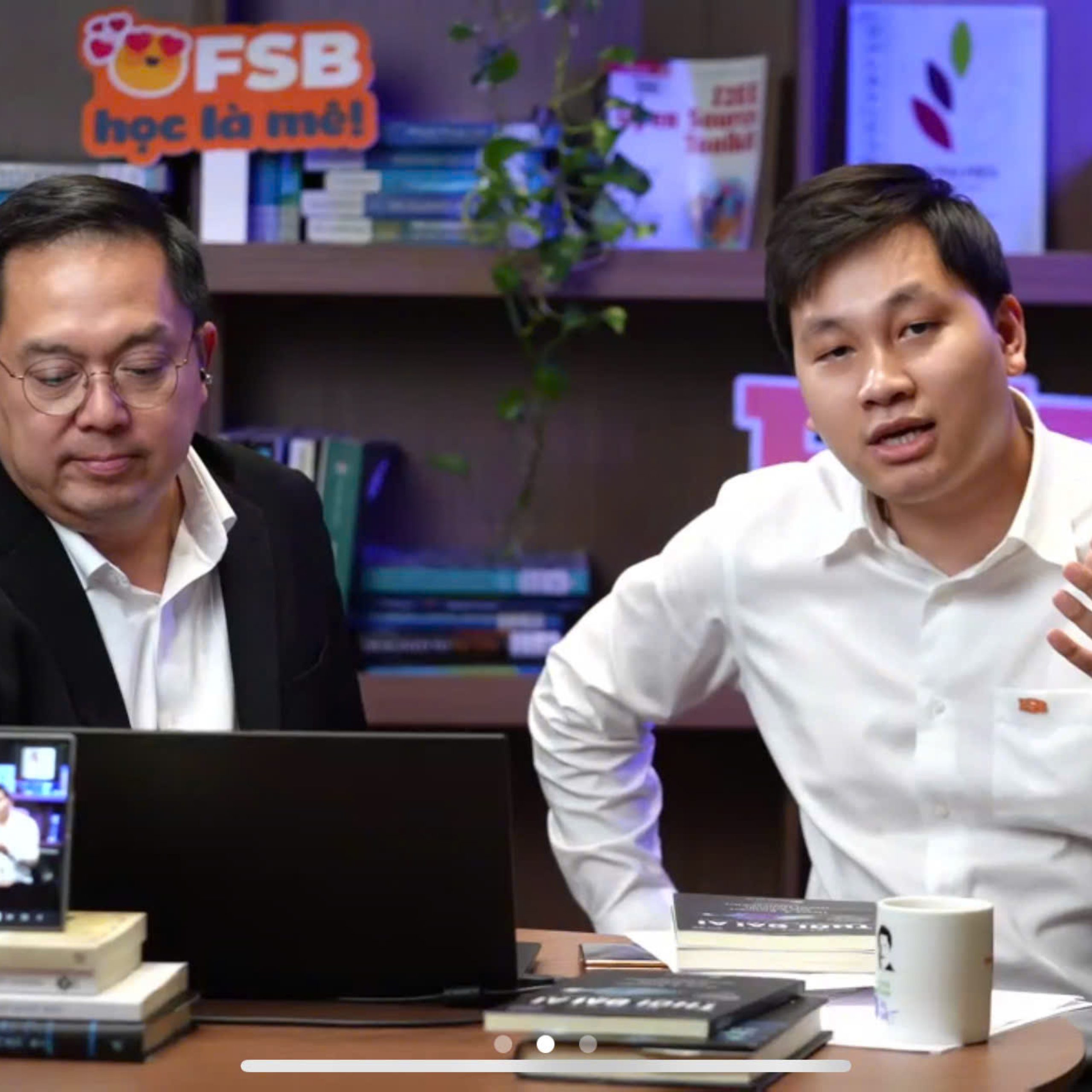 Bùng Nổ AI: Hơn 2000 mắt xem Livestream ‘Hỏi Đáp AI Cùng Giáo Tiến'”
