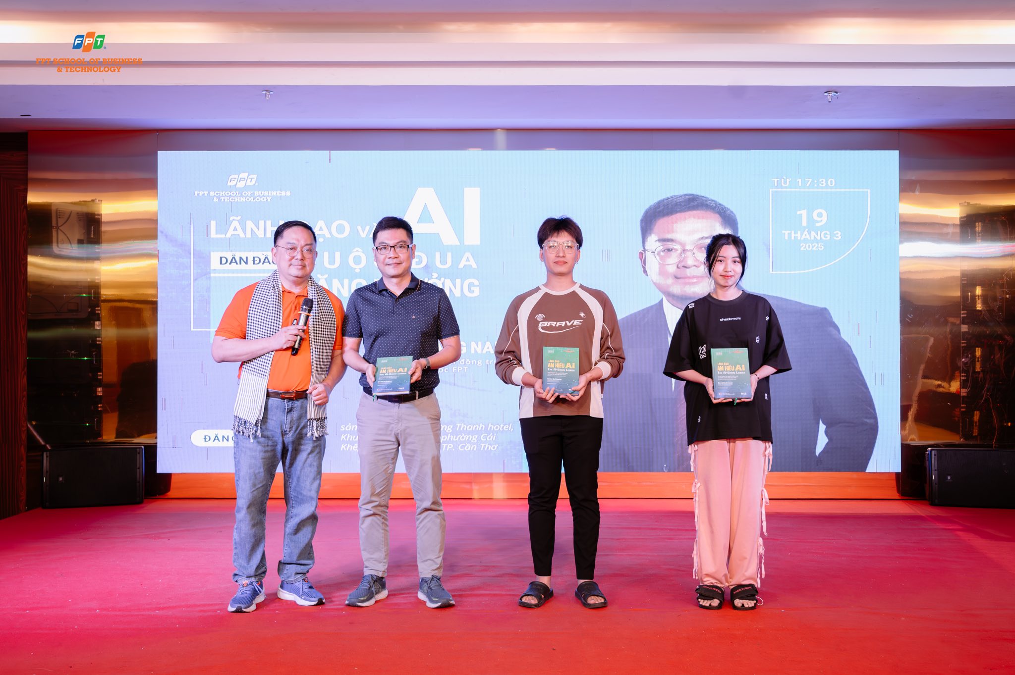 Hơn 300 khách mời tham dự hội thảo “LÃNH ĐẠO & AI: DẪN ĐẦU CUỘC ĐUA TĂNG TRƯỞNG” tại Cần Thơ
