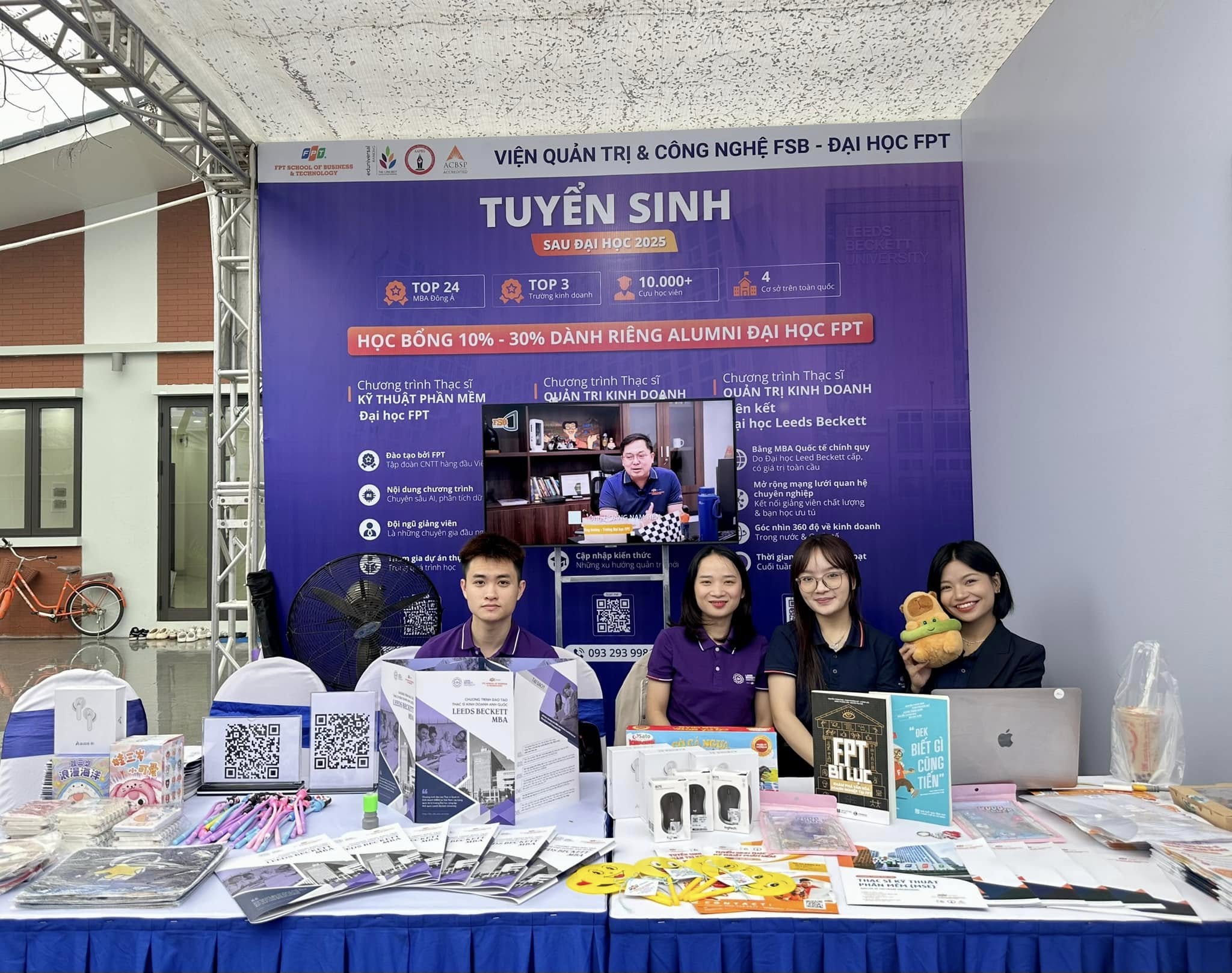 Team Tuyển sinh SĐH có mặt tại FPTU Career Fair 2025