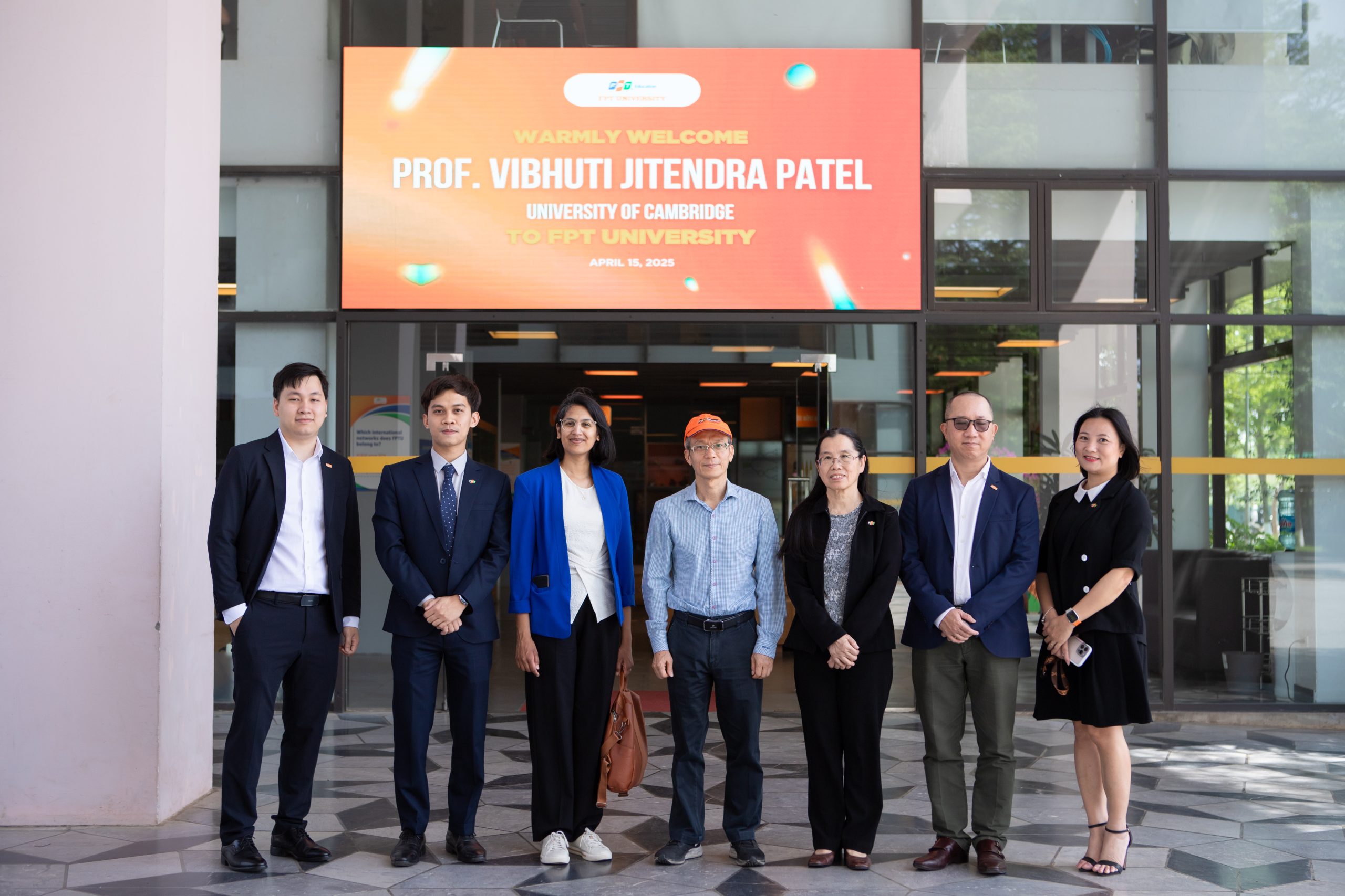 FSB đón tiếp đại diện cấp cao đến từ Đại học Cambridge