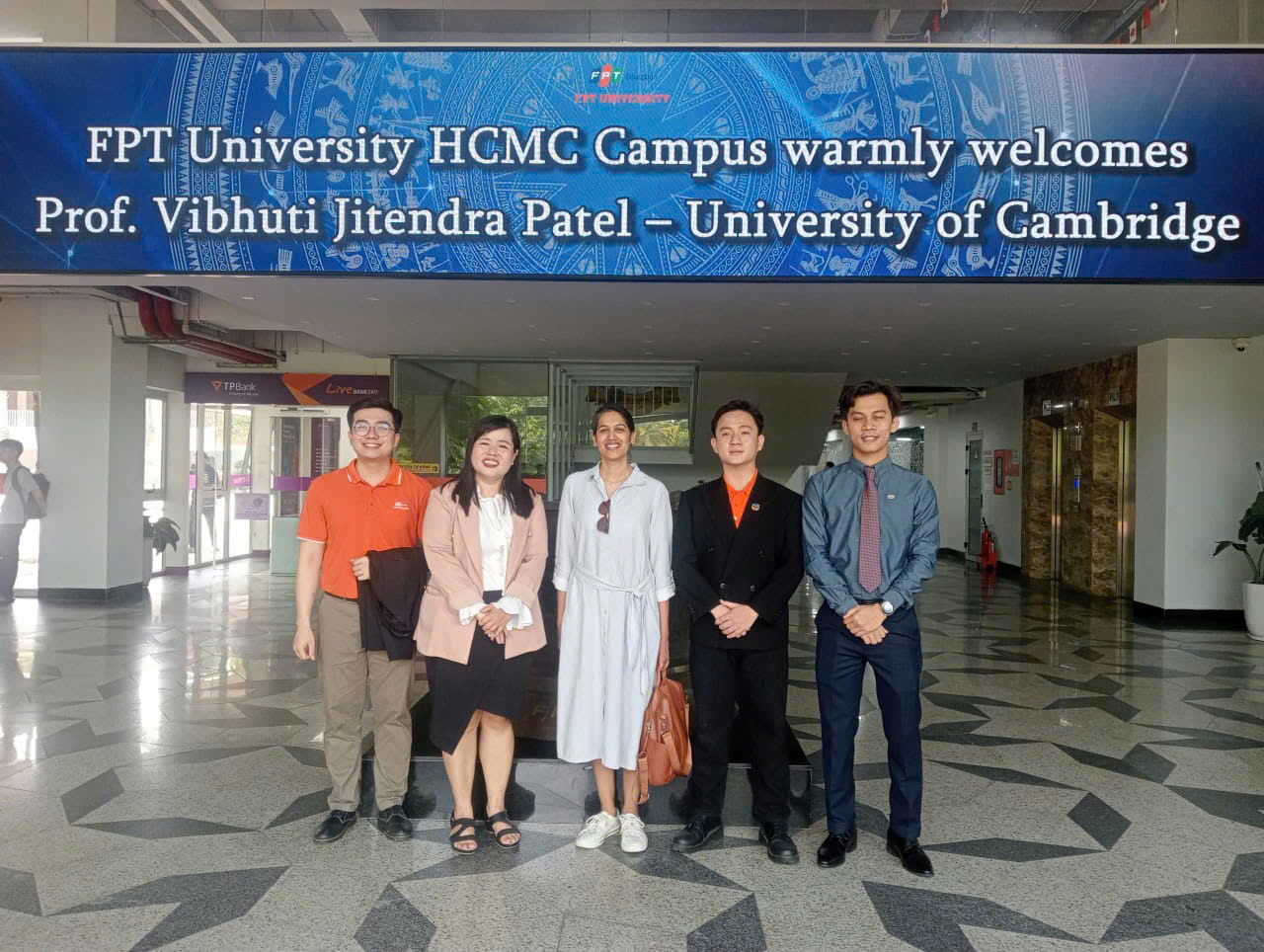 Đại học Cambridge ghé thăm FPTU Quận 9: Cuộc gặp gỡ truyền cảm hứng