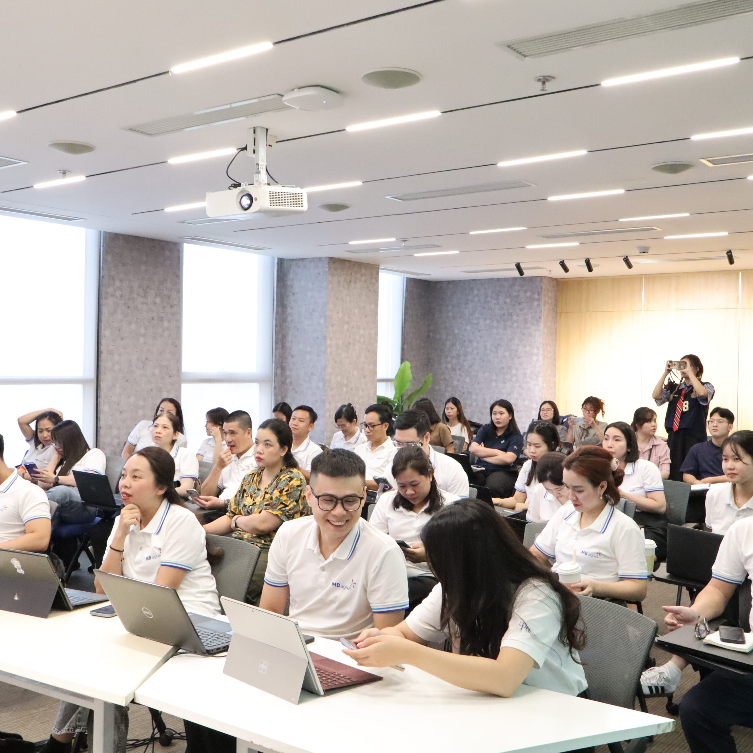 FRTC B2B x MB Ageas: Khi AI không còn là lý thuyết, mà là chuyện của hiệu suất thực chiến!