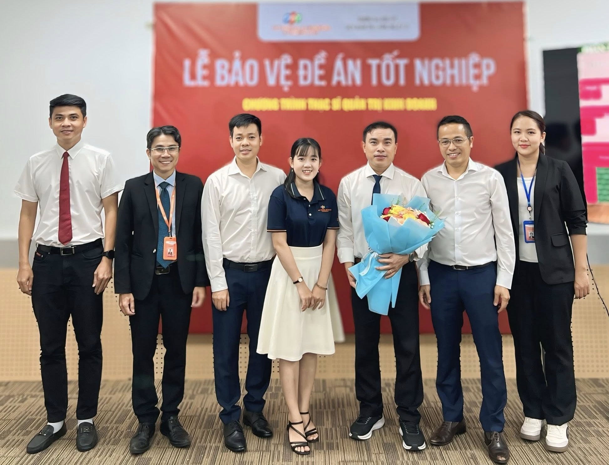 Lưu lại những dấu ấn đẹp trong lễ bảo vệ đồ án