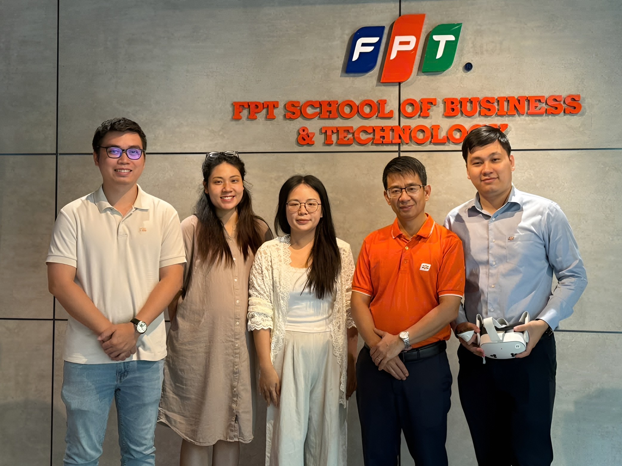 Nhóm nghiên cứu FSB với đề tài VR trong giáo dục tại FCBEM 2025