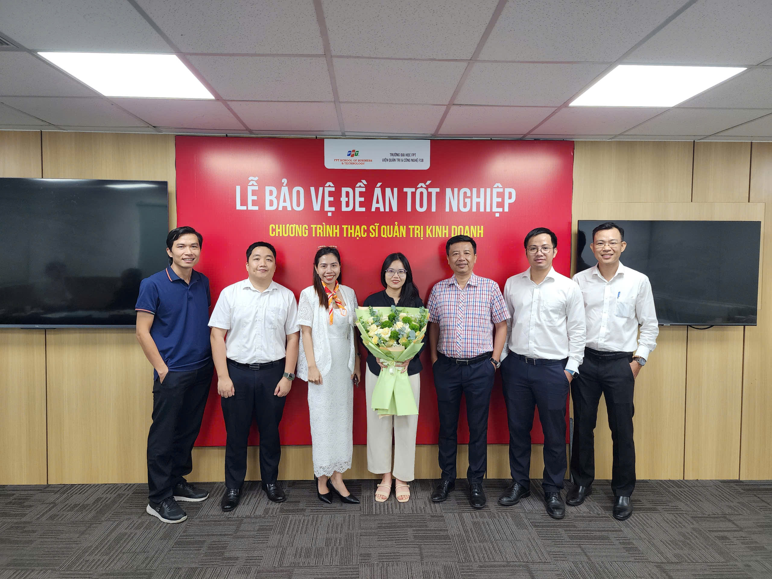 Điểm lại hành trình nỗ lực của học viên FSB, vỡ oà trong ngày bảo vệ đề án