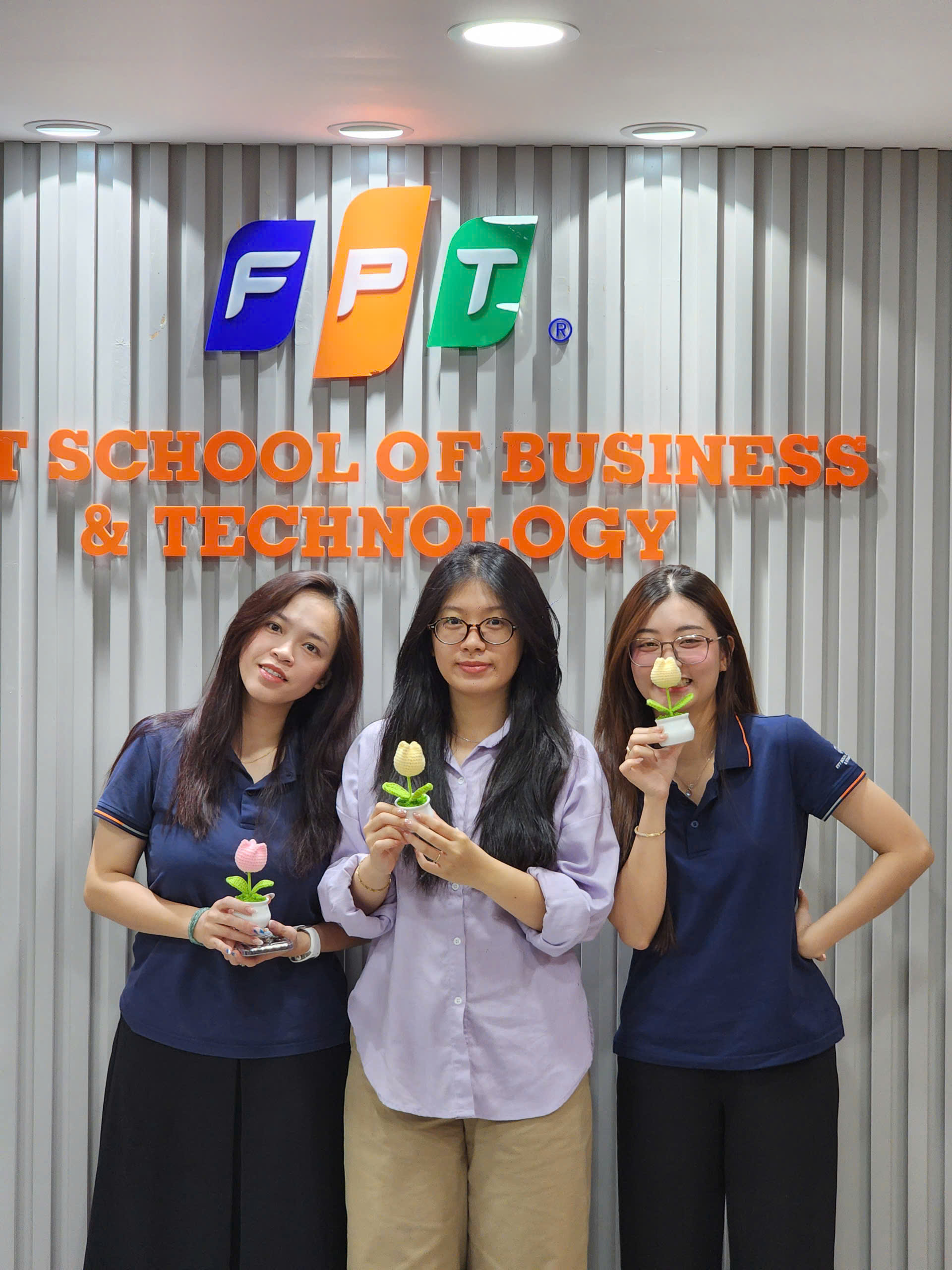 20/10 đến rồi – gửi thật nhiều yêu thương đến “một nửa rạng rỡ” của nhà FSB!