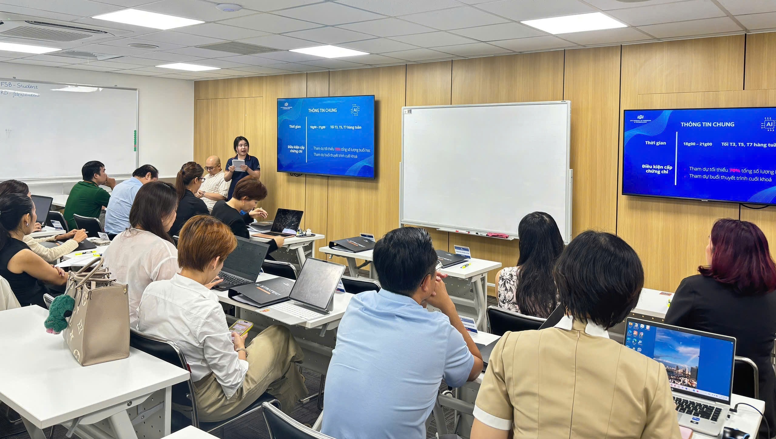 FSB HCM nhộn nhịp chiều khai giảng AIS41HCM!
