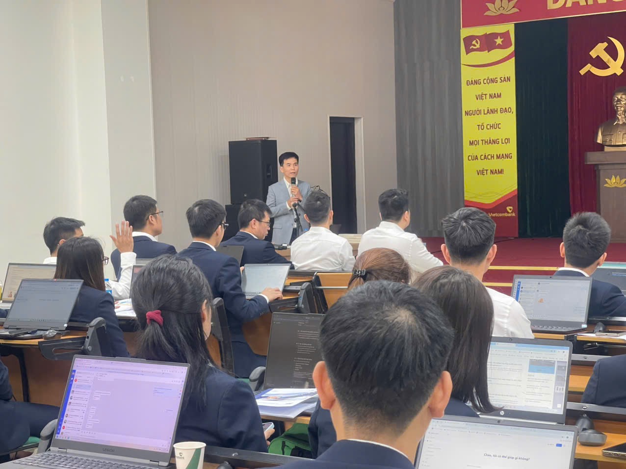 B2B đồng hành cùng Vietcombank chi nhánh Hưng Yên