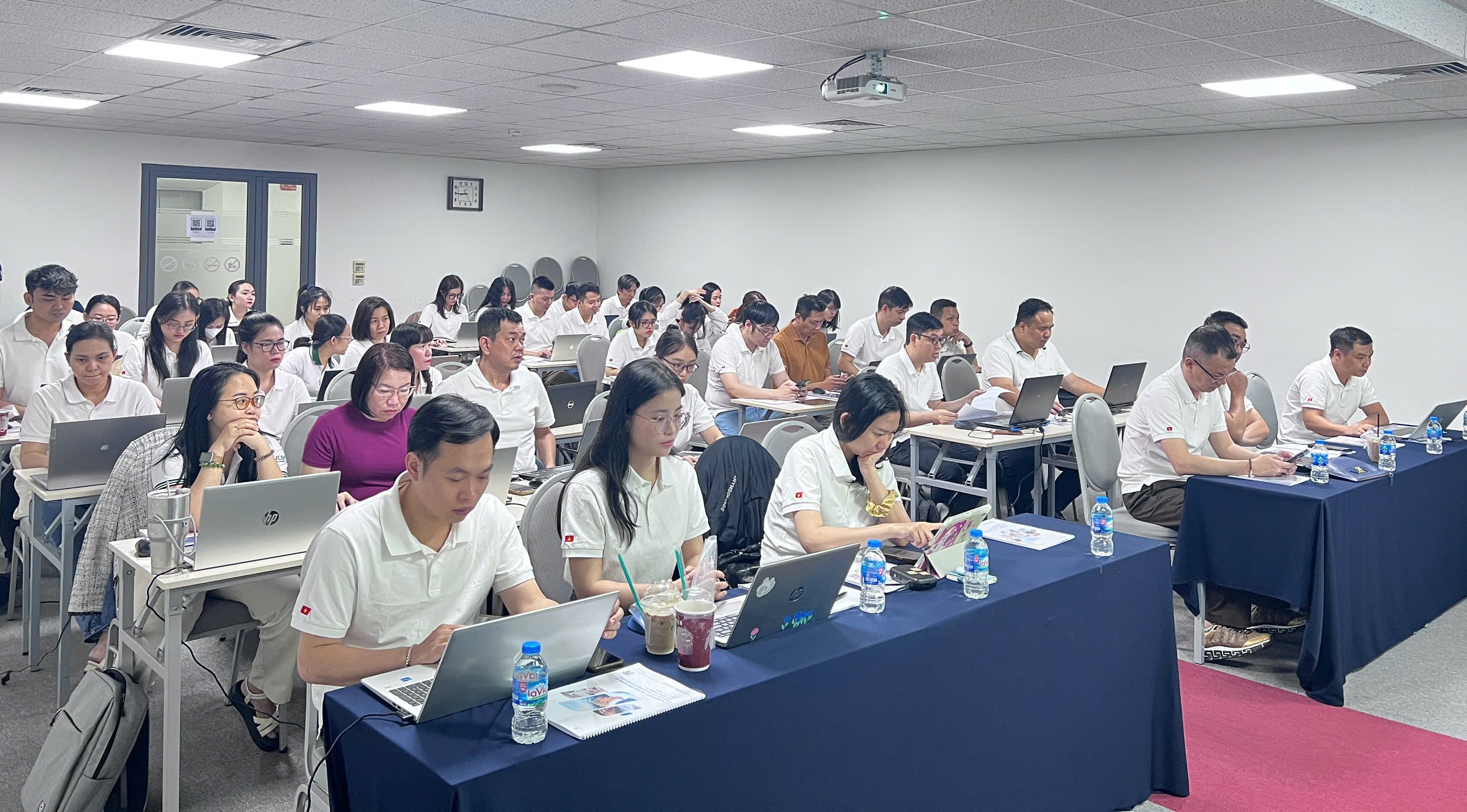 FRTC mang “AI Mindset” đến Vietcombank Remittance – Khởi động tư duy AI trong doanh nghiệp