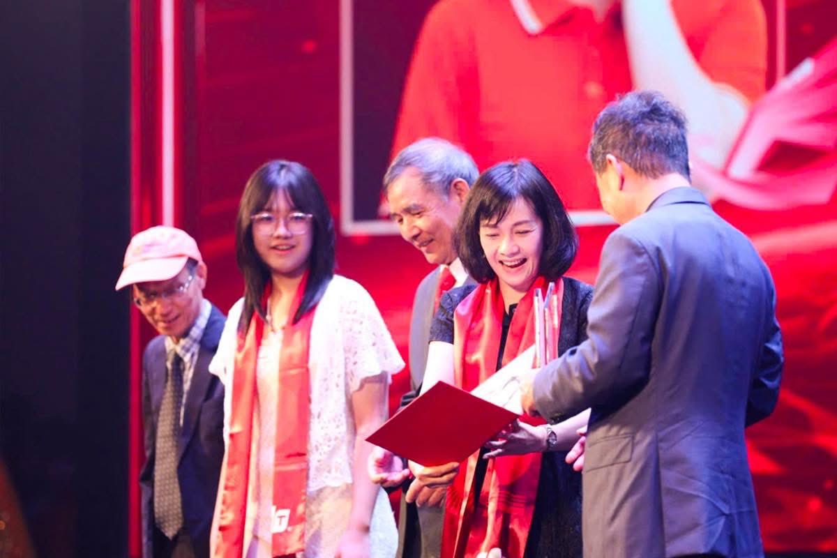 Top 100 FPT 2025: Khi thành công của mẹ trở thành giấc mơ của con