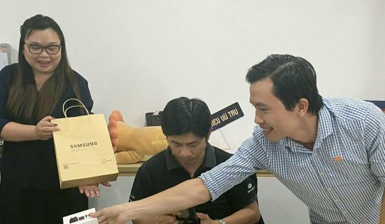 Trung bình 1 cán bộ văn phòng có món đồ mới sẽ kiểu…