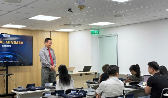Đằng sau ánh đèn lớp học là cả một tập thể tận tâm