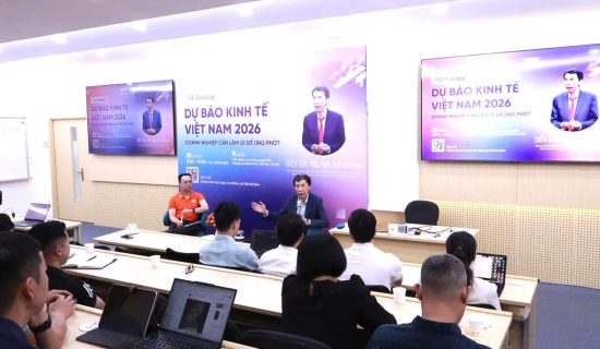 FSB tạo cơ hội học hỏi trực tiếp từ chuyên gia kinh tế hàng đầu