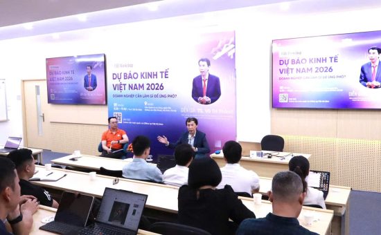 FSB tạo cơ hội học hỏi trực tiếp từ chuyên gia kinh tế hàng đầu