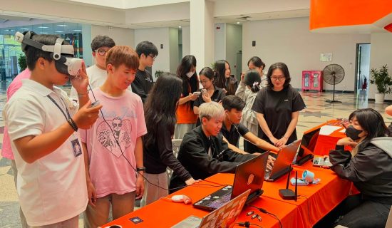 Đồng hành cùng triển lãm “Vùng xám có sao” – Khai mở điểm “chạm” đến sinh viên FU Cần Thơ