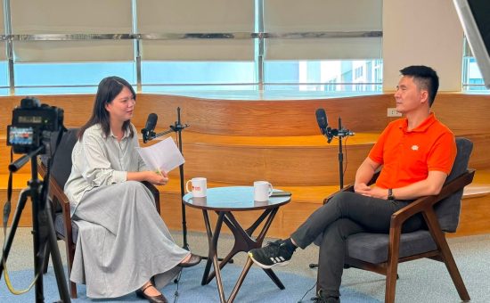 Theo chân Outstanding Lecturer “đi làm” Podcast Next–Gen Leader