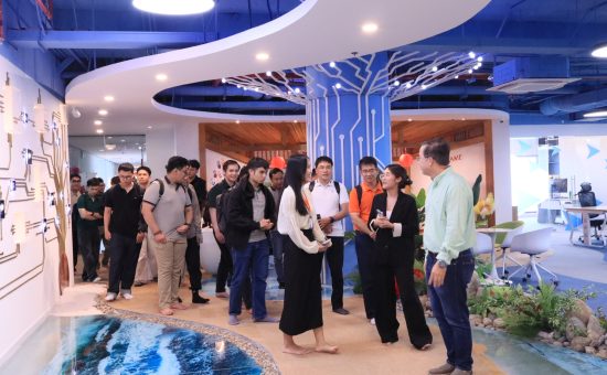 Company Visit 2026: Đưa lớp học ra khỏi giảng đường