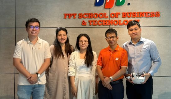 Nhóm nghiên cứu FSB với đề tài VR trong giáo dục tại FCBEM 2025