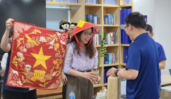 Sinh nhật “đồng đội”, niềm vui của cả tập thể