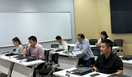 Chào đón lớp AIS30HN: 13 gương mặt, một khởi đầu nhiều hứa hẹn