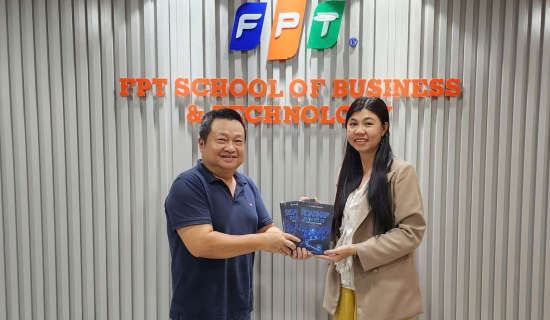 FSB HCM đón nhận món quà tri thức ý nghĩa từ TS. Huỳnh Tiến Hiếu