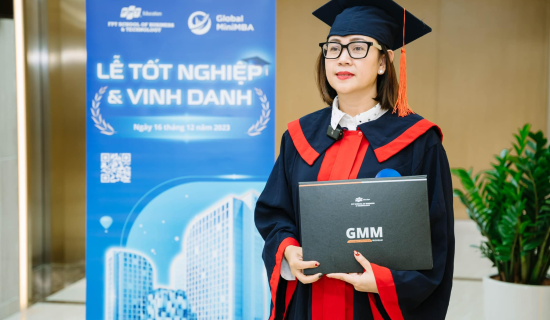 Xúc động với khoảnh khắc trao chứng chỉ tốt nghiệp và vinh danh học viên chương trình Global MiniMBA