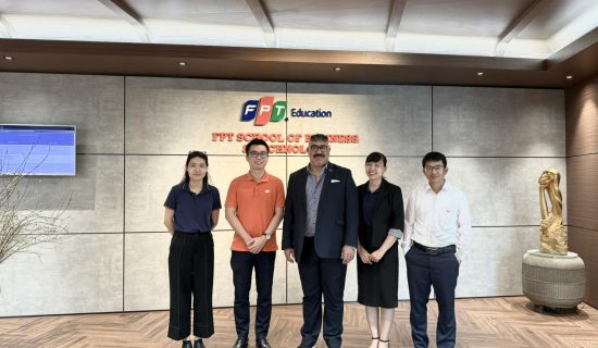 FSB đón tiếp Giám đốc Hợp tác Toàn cầu ĐH Leeds Beckett