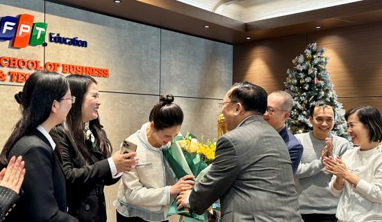 Khoảnh khắc gặp gỡ đầy ấm áp với giáo sư Augustine Hà Tôn Vinh tại FSB Hà Nội
