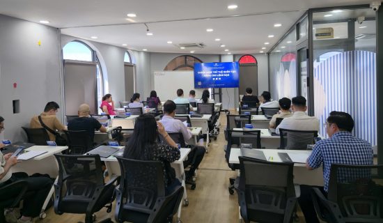 Khai giảng AIS35HCM: Chủ nhật đi học hay đi làm đều vui!