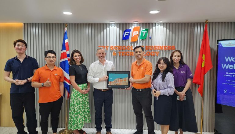 FSB TP.HCM đón tiếp đại diện Leeds Beckett University trong chuyến thăm thường kỳ